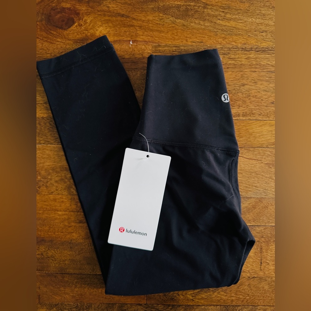 New with tags Lululemon Align HR Crop 21” leggings.